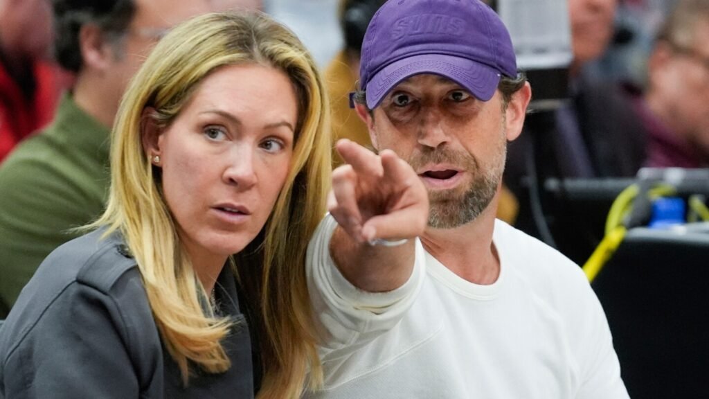 Justin Ishbia strikes deal to potentially buy White Sox in the future