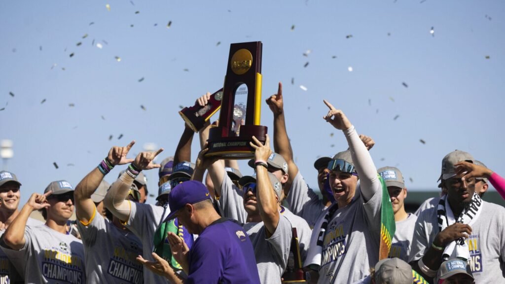 LSU sweeps Coastal Carolina in CWS finals for its 2nd national title in 3 years and 8th overall