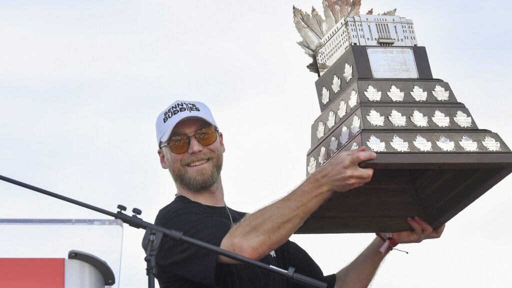 Playoff MVP Sam Bennett agrees on 8-year, $64 million contract to stay with Florida Panthers