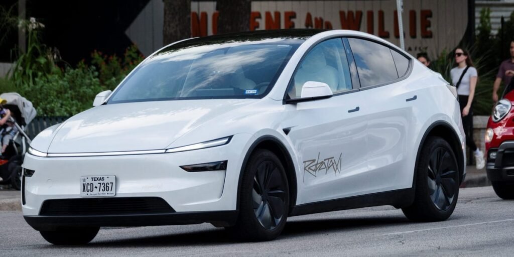 Tesla, Musk Sued by Shareholders Alleging Robotaxi Breaks Traffic Laws