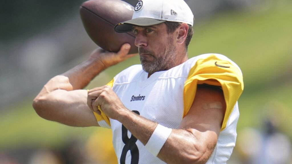 Steelers will sit QB Aaron Rodgers in preseason opener