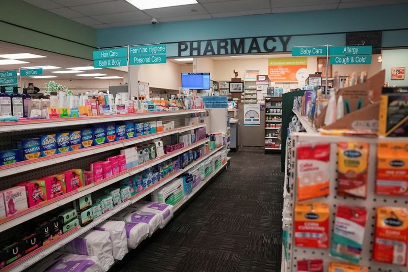 New US COVID guidelines add confusion, complications for Americans seeking shots