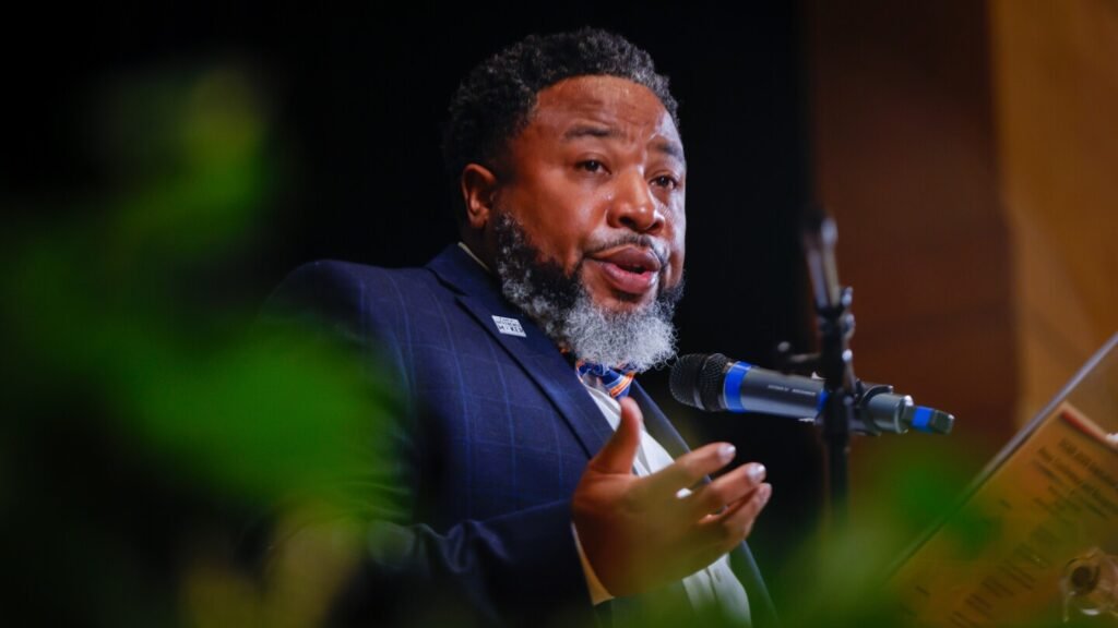 A Georgia school chief, Devon Horton, indicted for alleged kickback scheme in Illinois