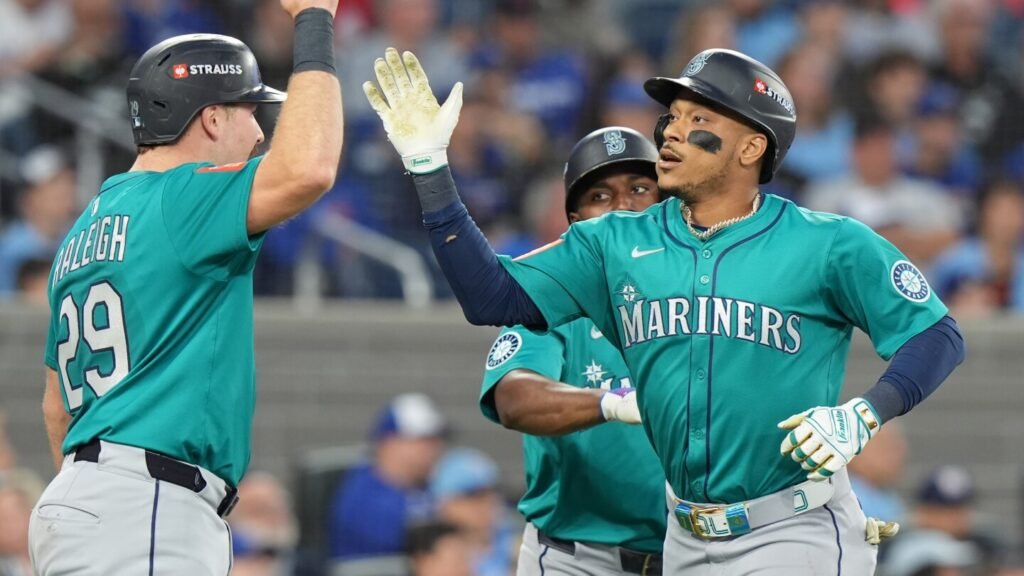 Mariners take 2-0 ALCS lead, beat Blue Jays 10-3 as Rodríguez, Polanco and Naylor homer