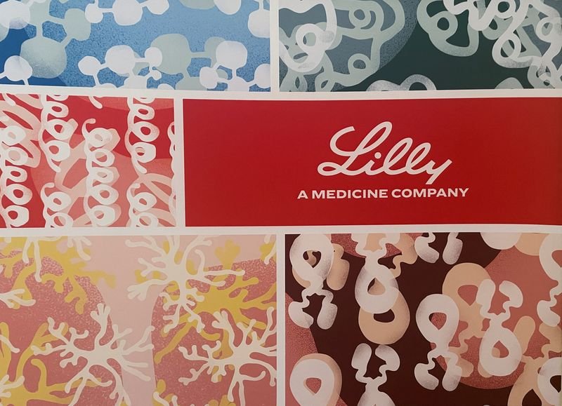 Analysis-Alzheimer’s drug hunt learns from cancer fight’s multi-target playbook