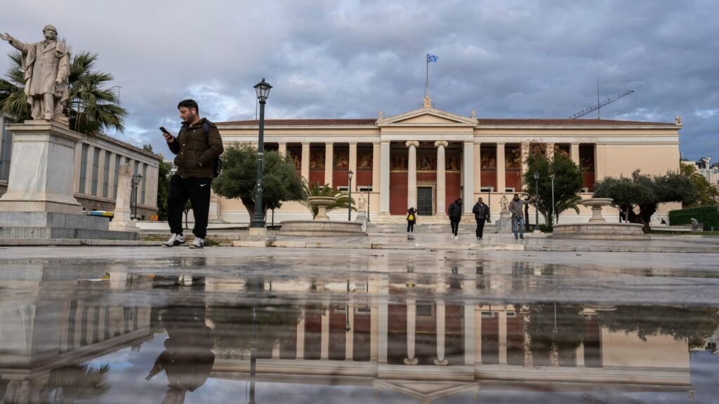 Greece overhauls university enrollment, drops 300,000 long-inactive students