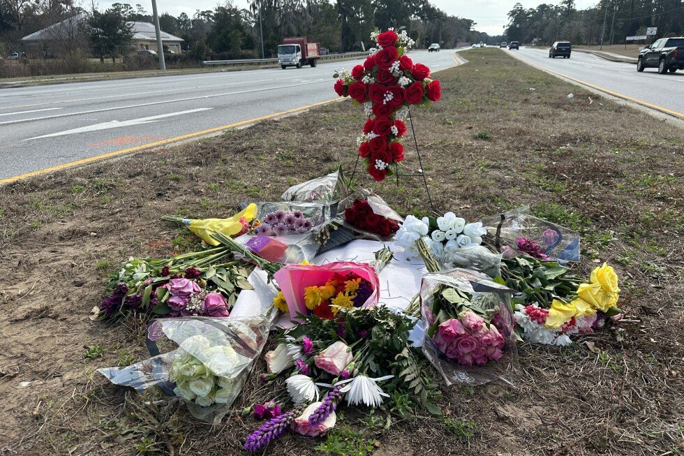 Students in Savannah grieve teacher killed in crash with driver pursued by ICE